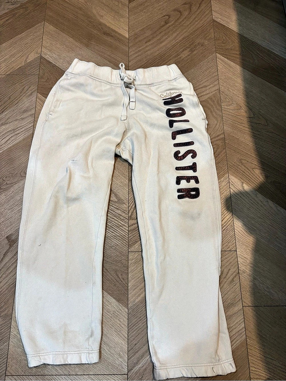 Hollister California Vertical Logo Sweatpants Jogger Sweatpants Cream Small